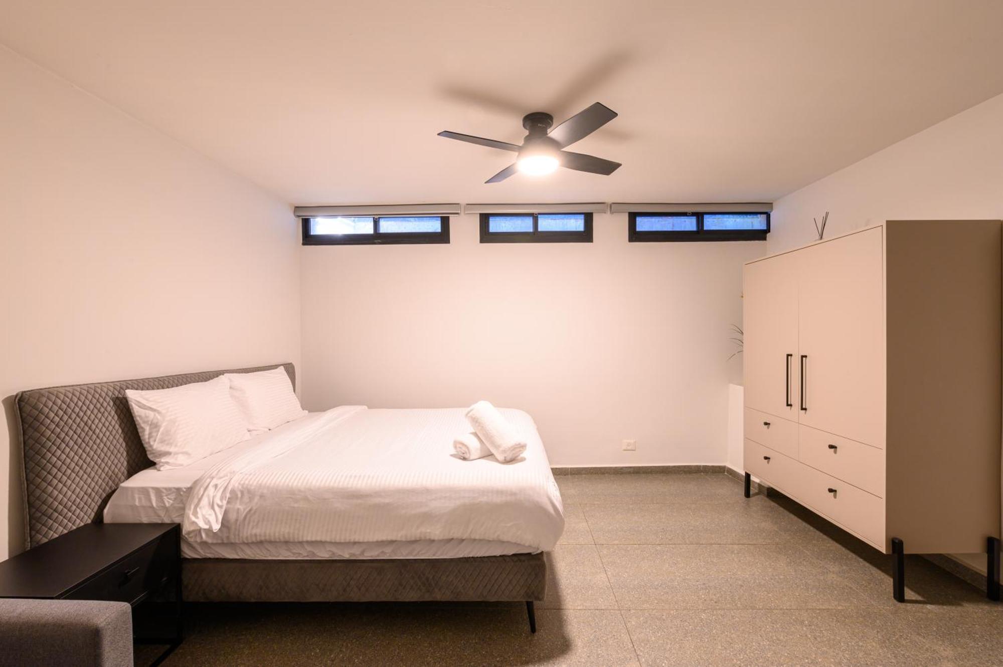 Rokah Luxury Villa At Ramat Hahayal Tel Aviv Kamer foto