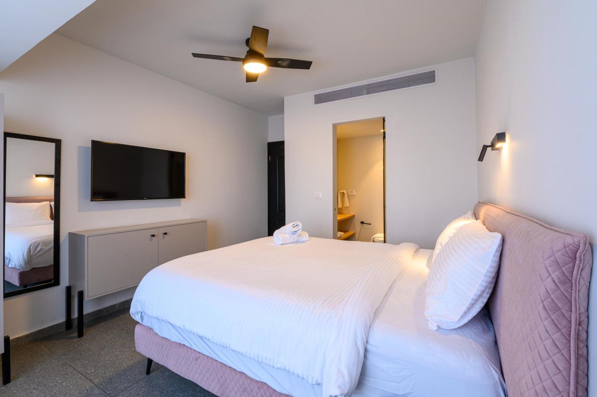 Rokah Luxury Villa At Ramat Hahayal Tel Aviv Kamer foto